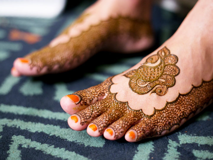 8 Elegant Dulhan Mehndi Designs For Legs