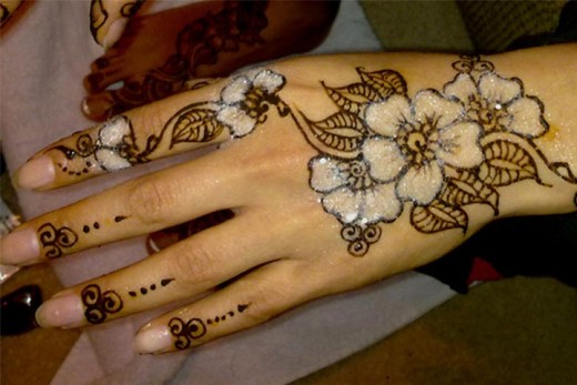 10 Latest Arabic Black Mehndi Designs You Can’t Miss!